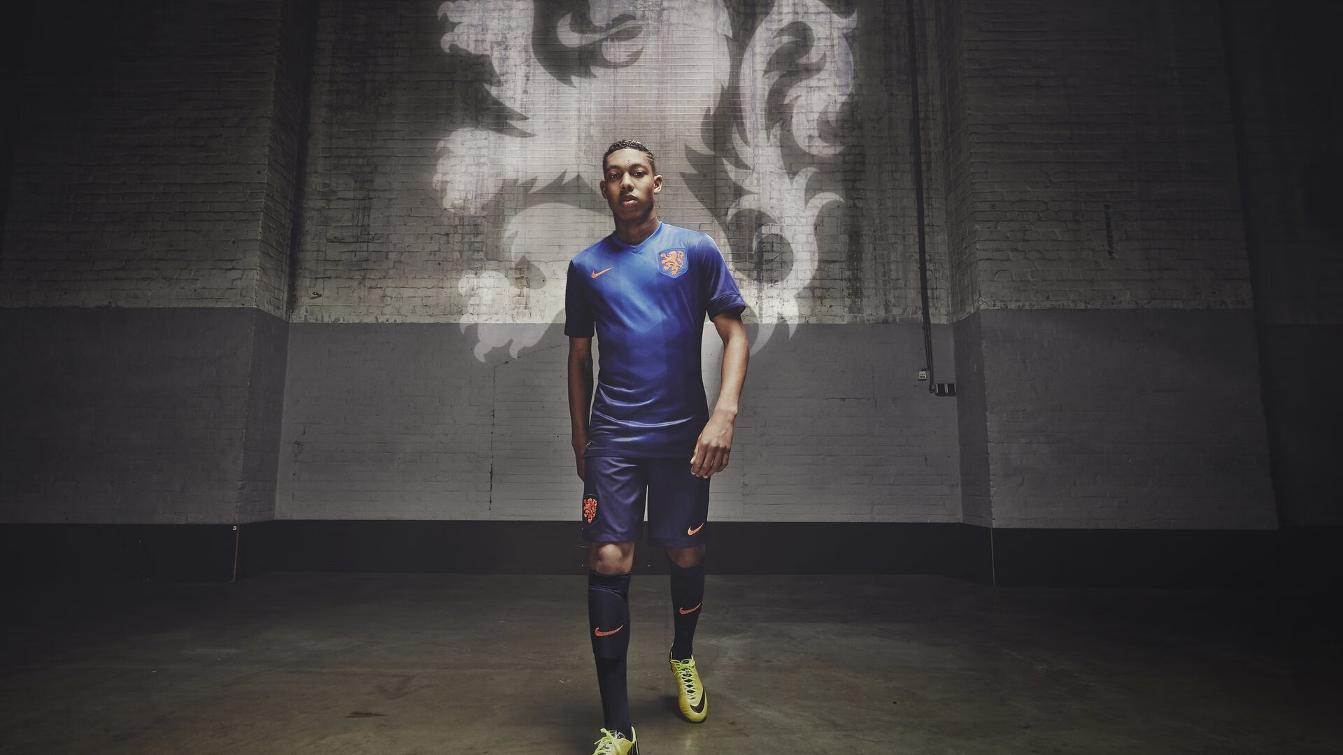 开云注册网址-《明星电子竞技解说：带你领略每场激战的精彩！》，明星x电竞选手