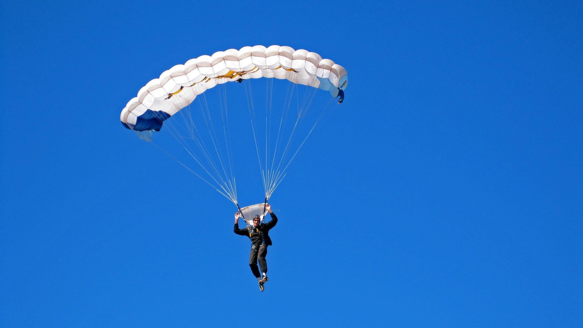 开云在线直播-飞行背包竞赛:科技驱动的空中运动,飞行背包能飞多久